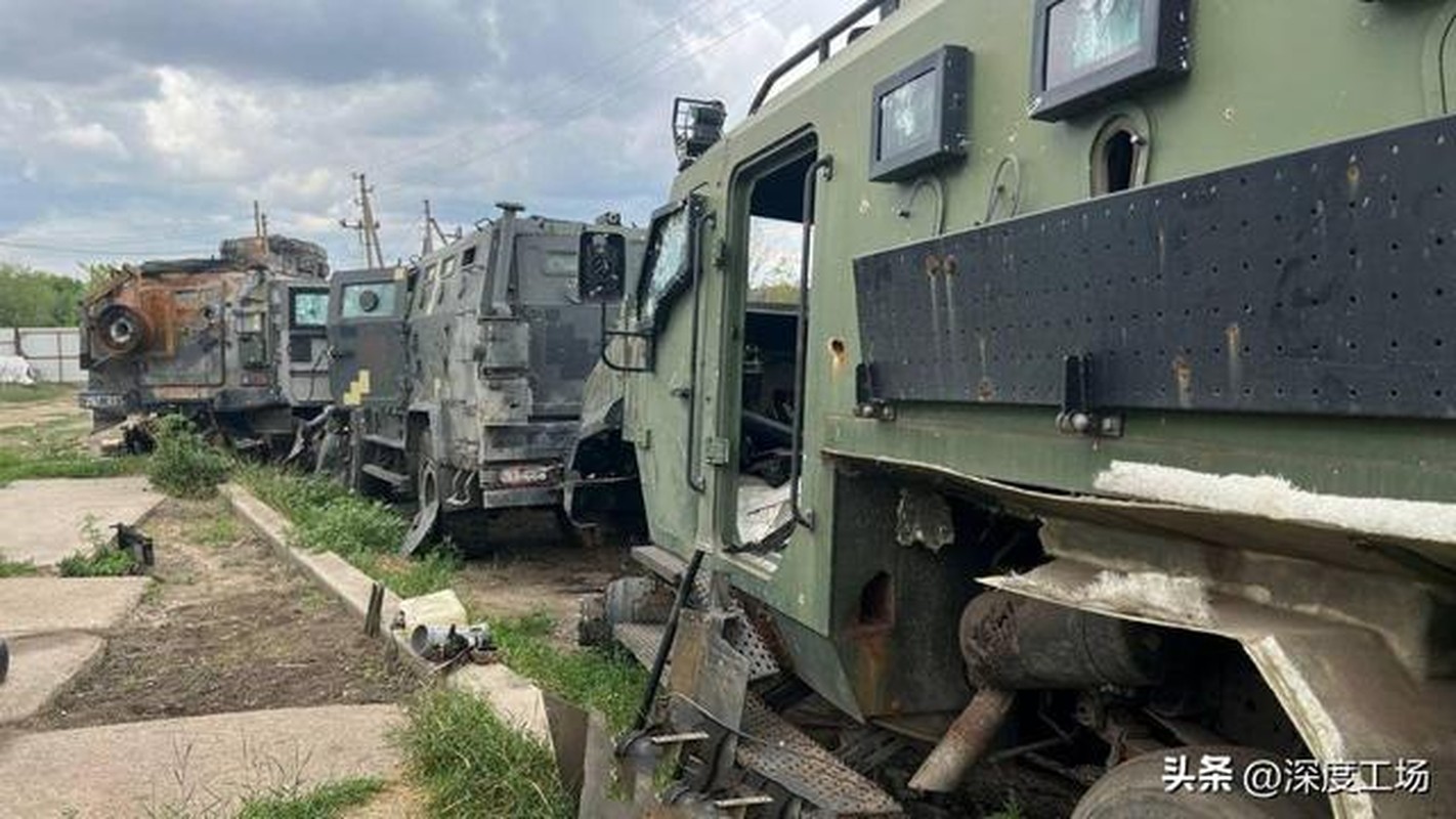 Mat tran Kherson tang nhiet, Ukraine trut dan phao xuong quan Nga-Hinh-15