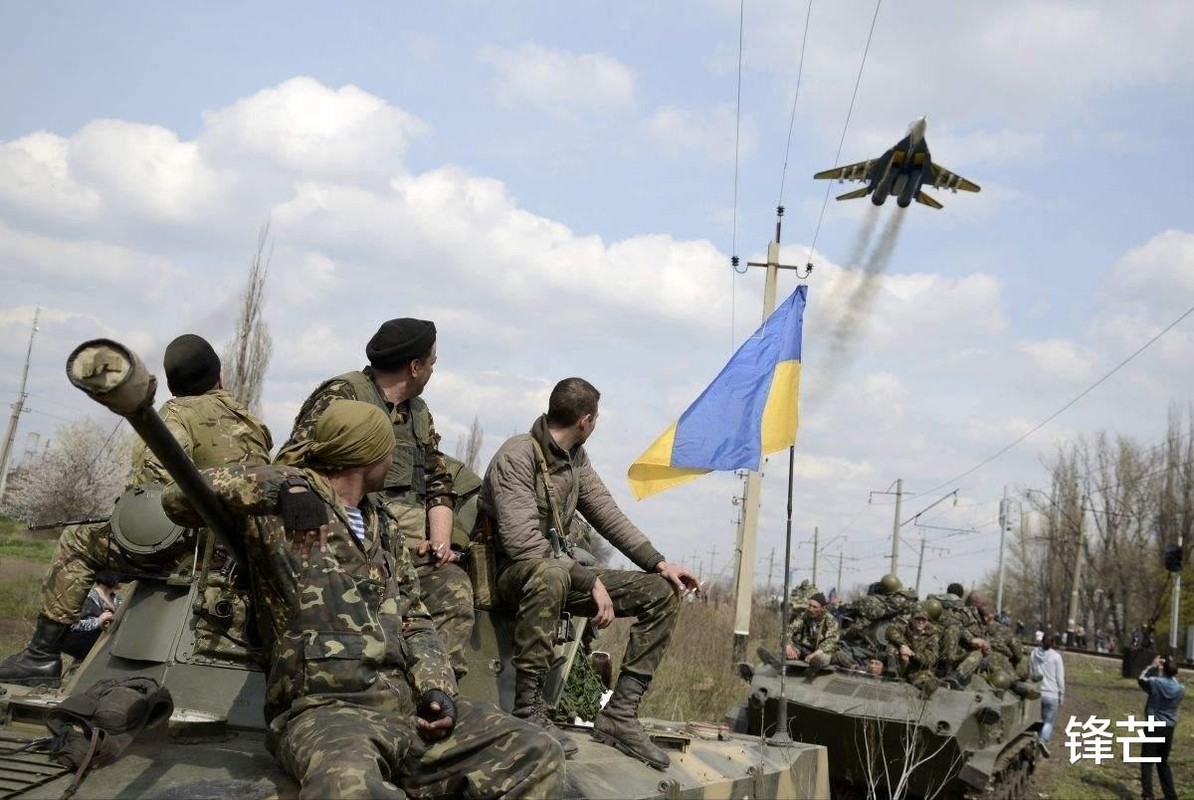Mat tran Kherson tang nhiet, Ukraine trut dan phao xuong quan Nga-Hinh-18
