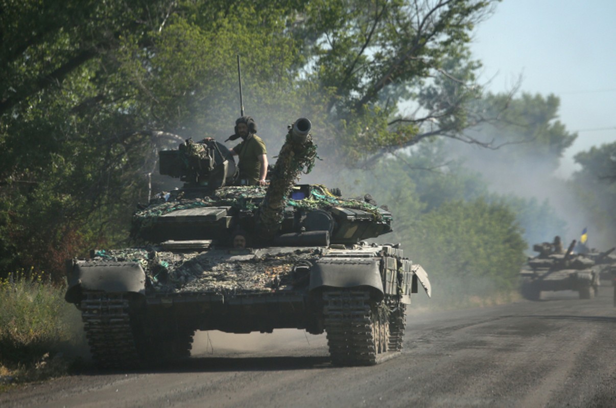 Mat tran Kherson tang nhiet, Ukraine trut dan phao xuong quan Nga-Hinh-2