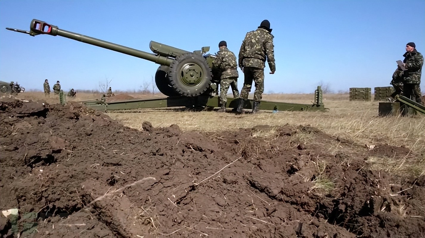 Mat tran Kherson tang nhiet, Ukraine trut dan phao xuong quan Nga-Hinh-4