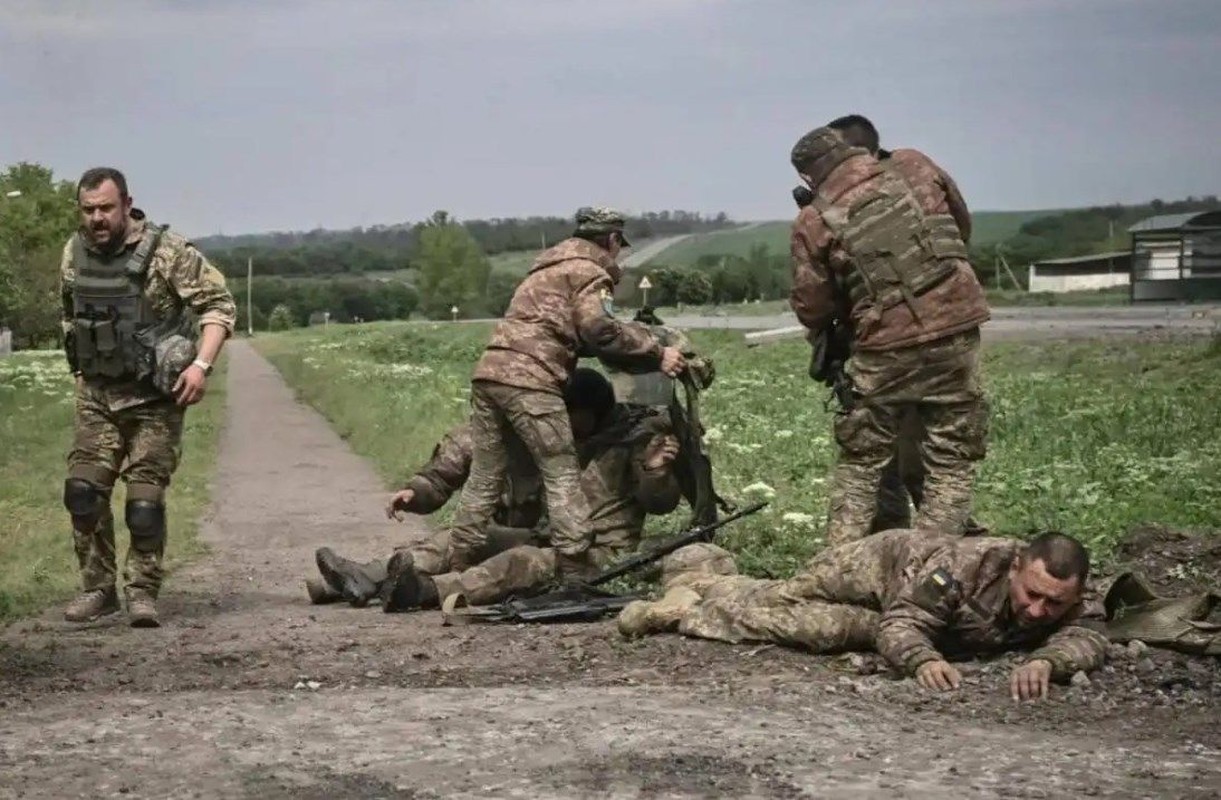 Quan Nga su dung chien thuat “mua dan”, Ukraine tri hoan phan cong-Hinh-12