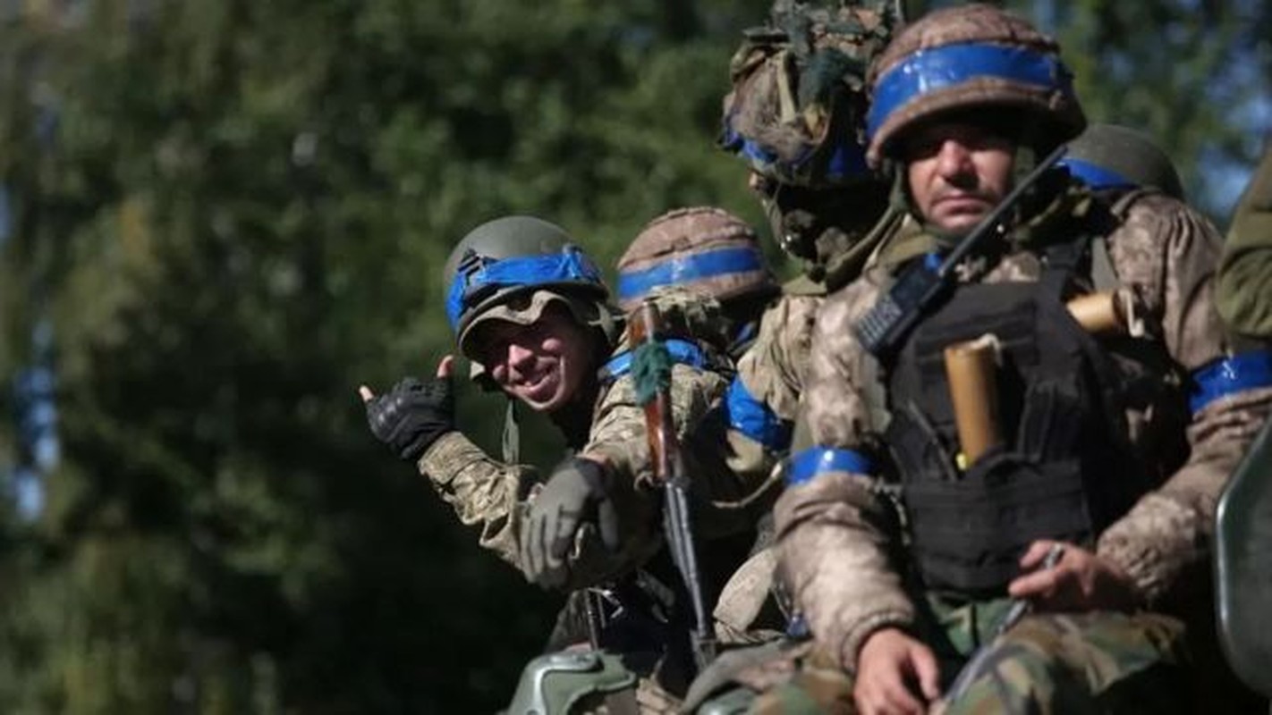 Quan Nga bat ngo tran ngap hoan toan khu vuc san bay Donetsk-Hinh-15