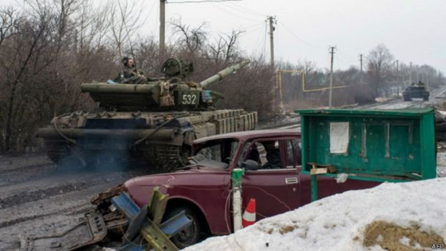 Quan Nga bat ngo tran ngap hoan toan khu vuc san bay Donetsk-Hinh-3
