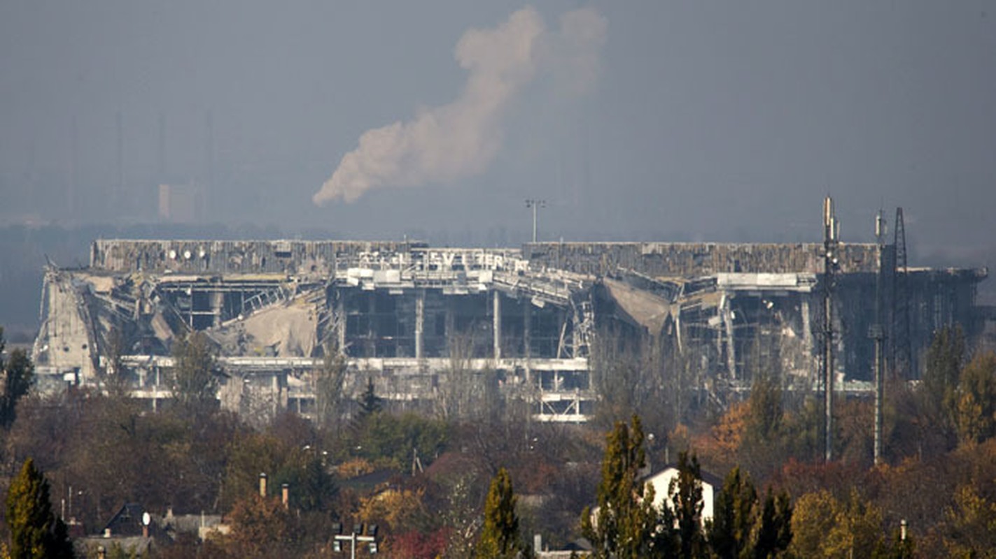 Quan Nga bat ngo tran ngap hoan toan khu vuc san bay Donetsk-Hinh-4