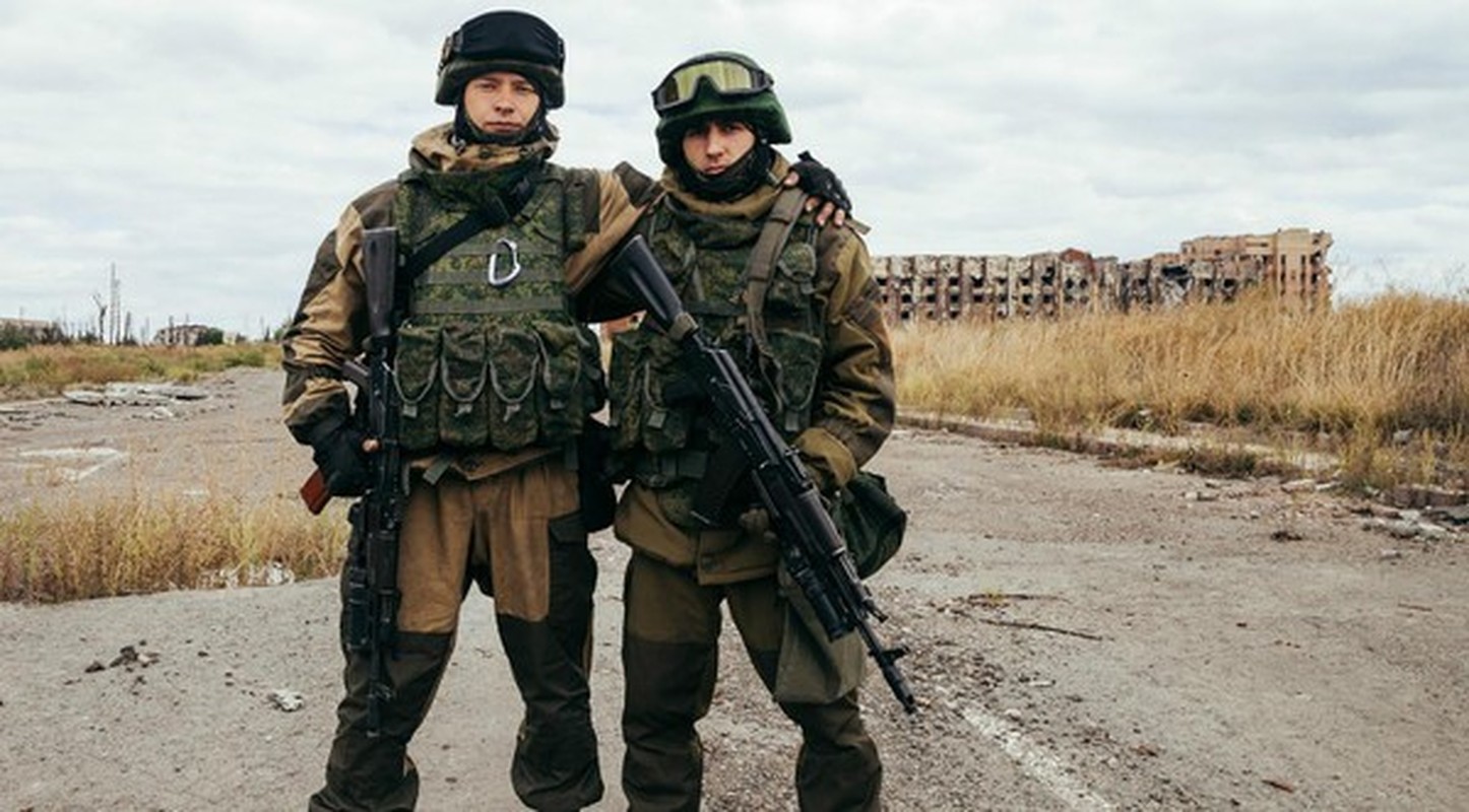 Quan Nga bat ngo tran ngap hoan toan khu vuc san bay Donetsk-Hinh-5