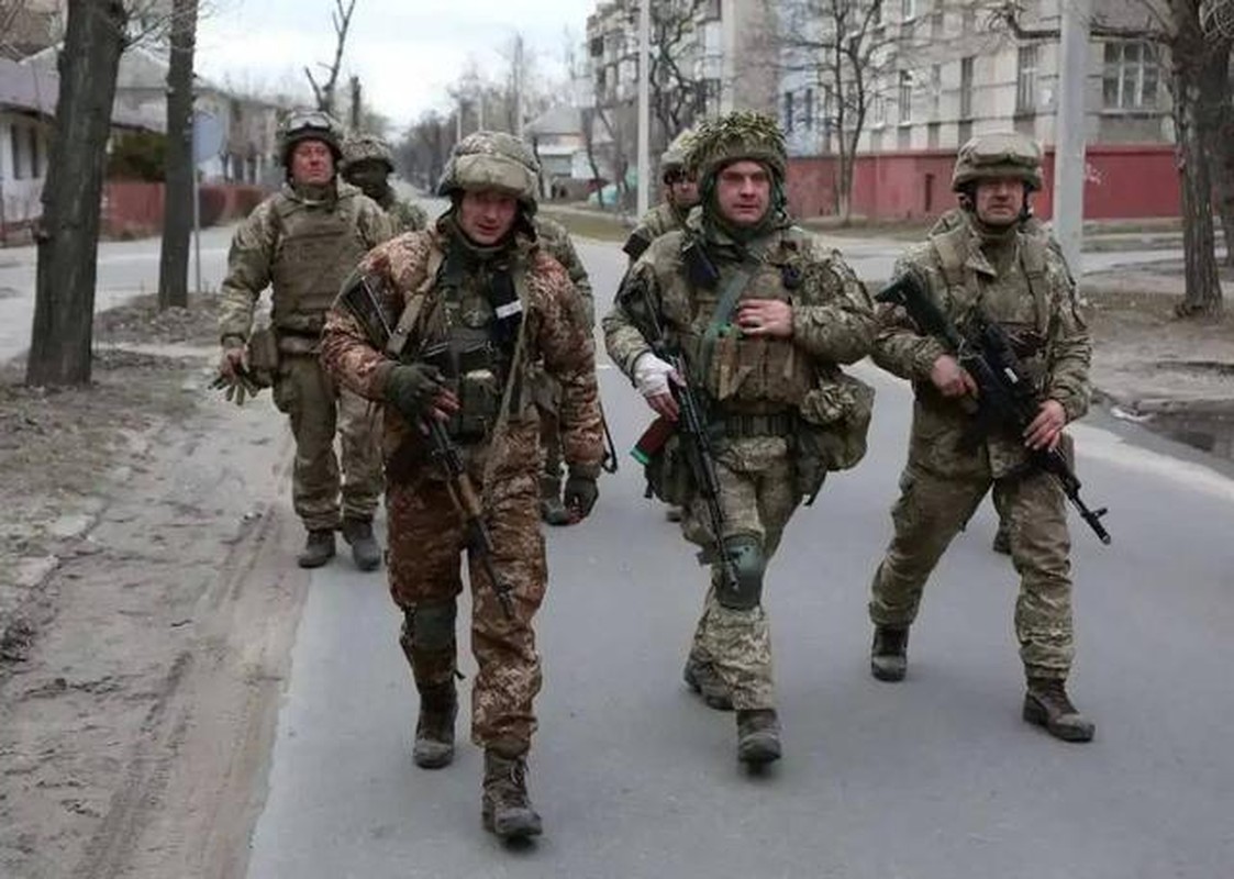 Quan Nga bat ngo tran ngap hoan toan khu vuc san bay Donetsk-Hinh-6