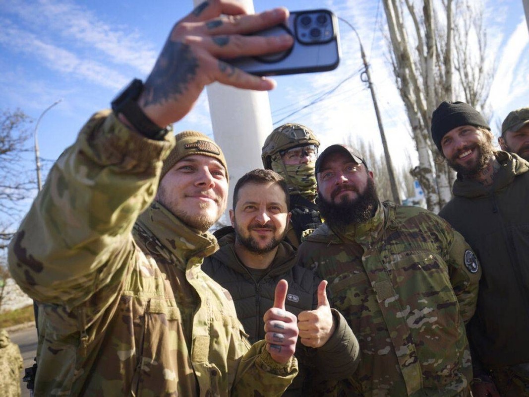 Viec triet thoai khoi Kherson chi la vo boc, quan Nga tien vao Donbass