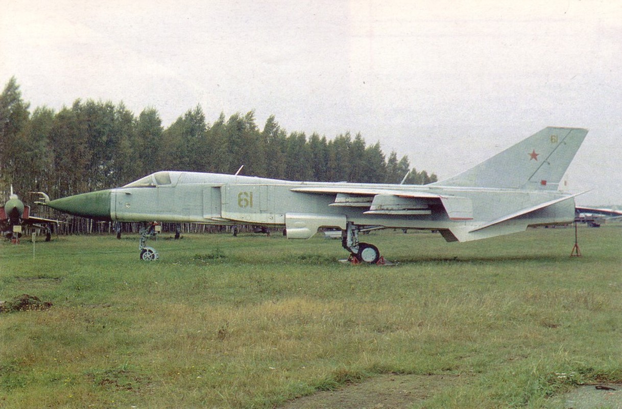 Tiem kich bom Su-24, “cuu vuong”mot thoi cua Khong quan Xo viet-Hinh-9