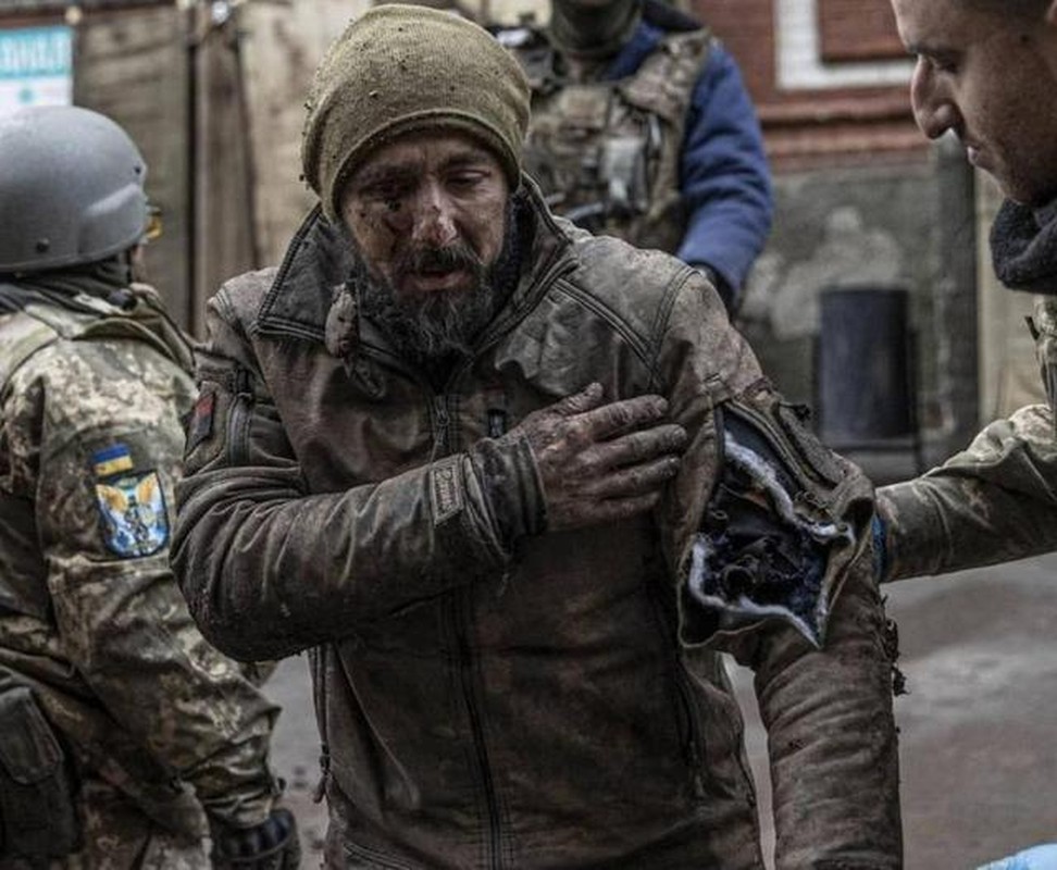 Menh lenh cua Kiev: Bang moi gia giu Bakhmut den ngay 24/2-Hinh-4