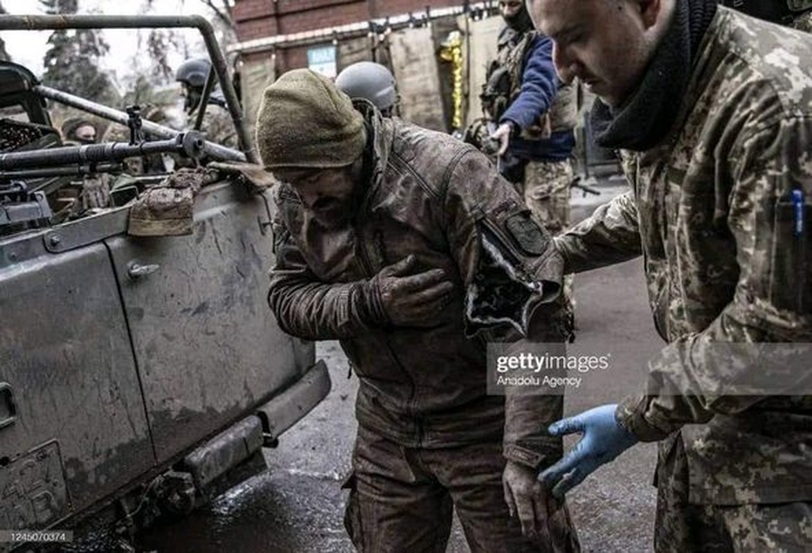 Phao binh Nga ban het cong suat o Bakhmut, Ukraine kho khac che-Hinh-19