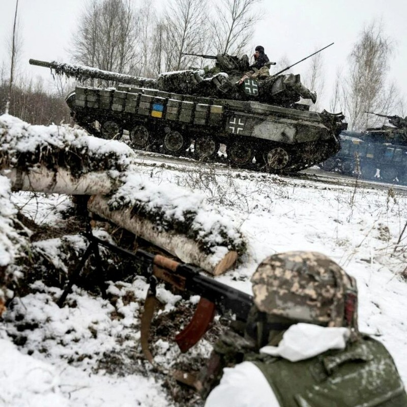 Xe tang Leopard-2 den Bakhmut, quan Nga rao riet 