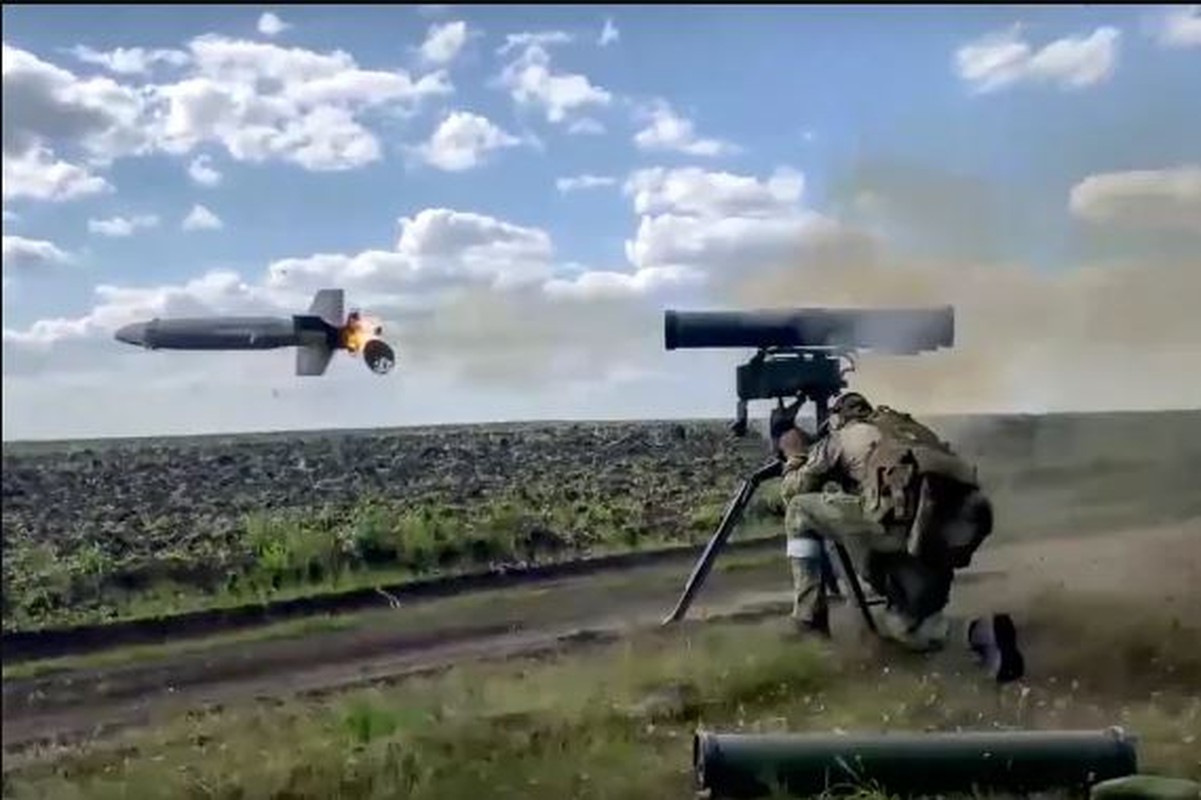 Ten lua chong tang Nga toa sang tren chien truong Ukraine-Hinh-6