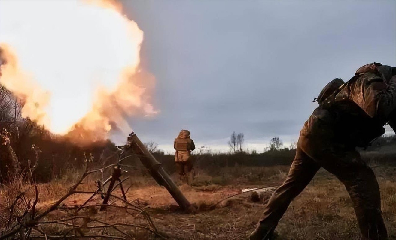 Giua luc bi Bakhmut bi bao vay, tin xau lai toi voi Ukraine-Hinh-8