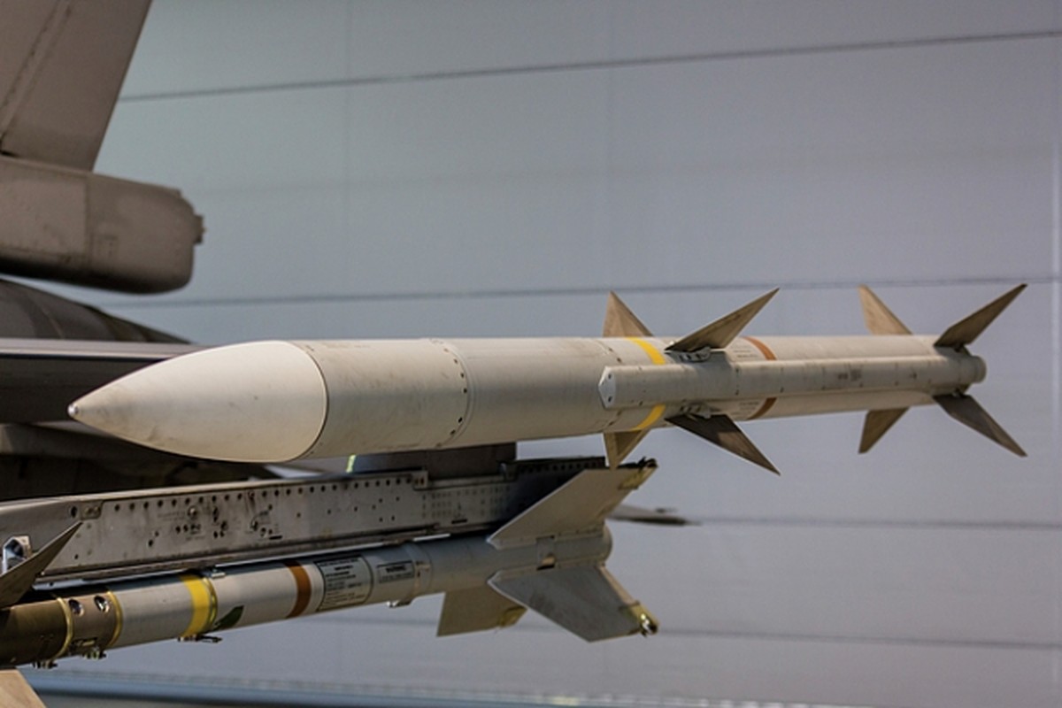 Ukraine dung bom JDAM-ER, Nga tung may bay danh chan quyet liet-Hinh-4
