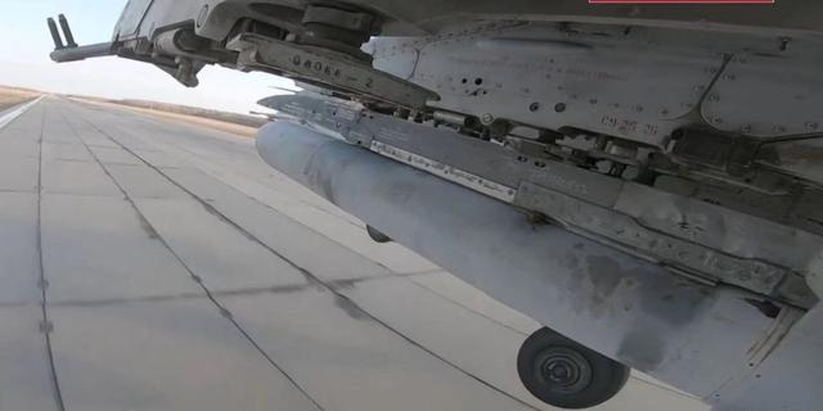 Nga doi chien thuat, cuong kich Su-25 su dung rocket hang nang-Hinh-14