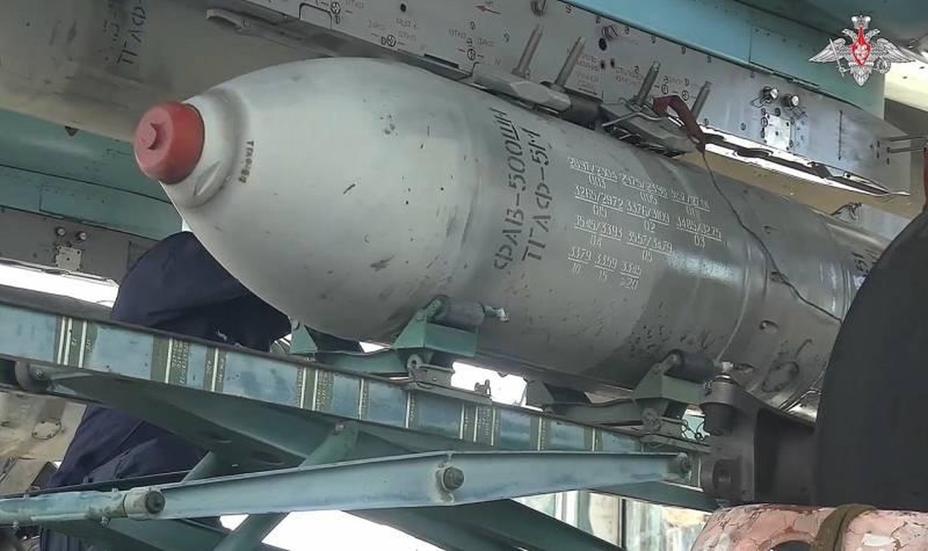 Nga doi chien thuat, cuong kich Su-25 su dung rocket hang nang-Hinh-17