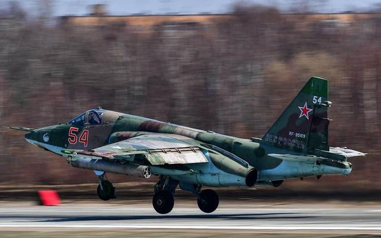 Nga doi chien thuat, cuong kich Su-25 su dung rocket hang nang-Hinh-6