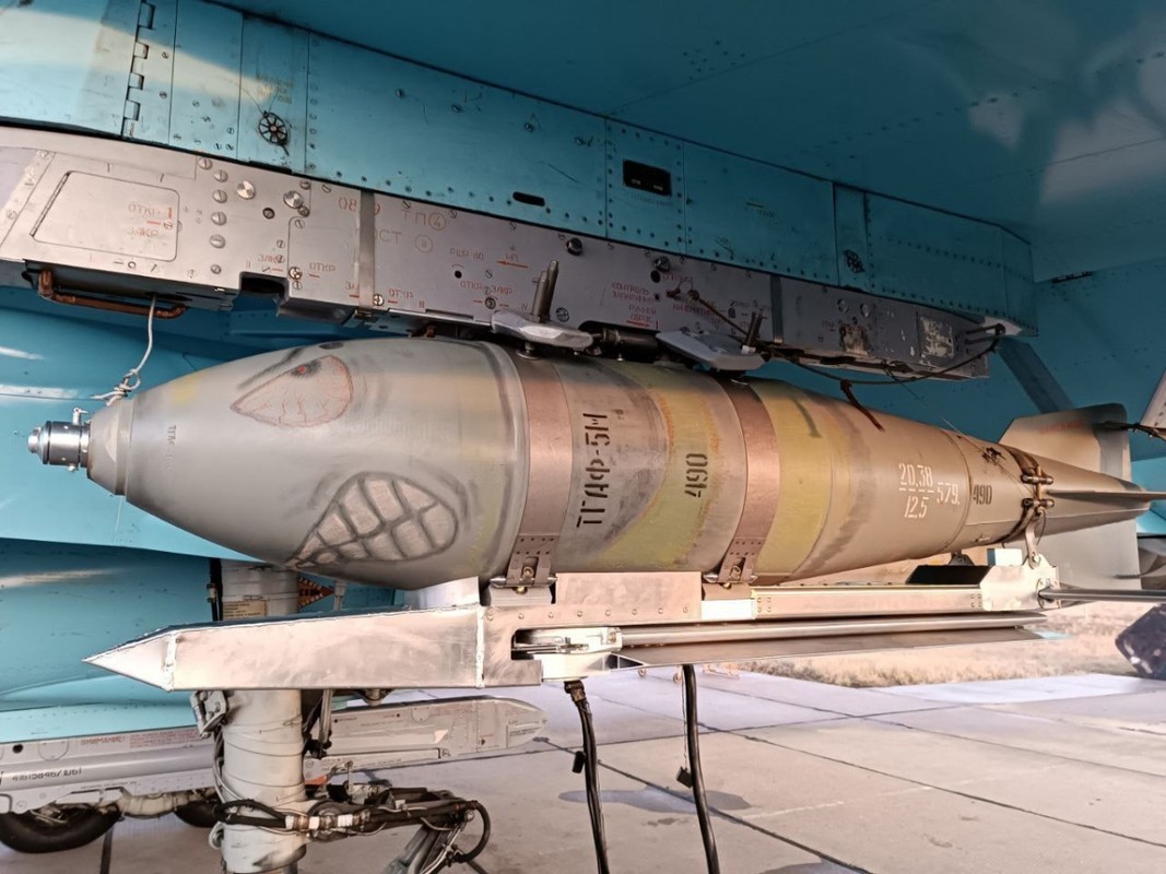 Su-34, Su-35 Nga tha bom luon 1.500 kg, Ukraine kho doi pho-Hinh-12