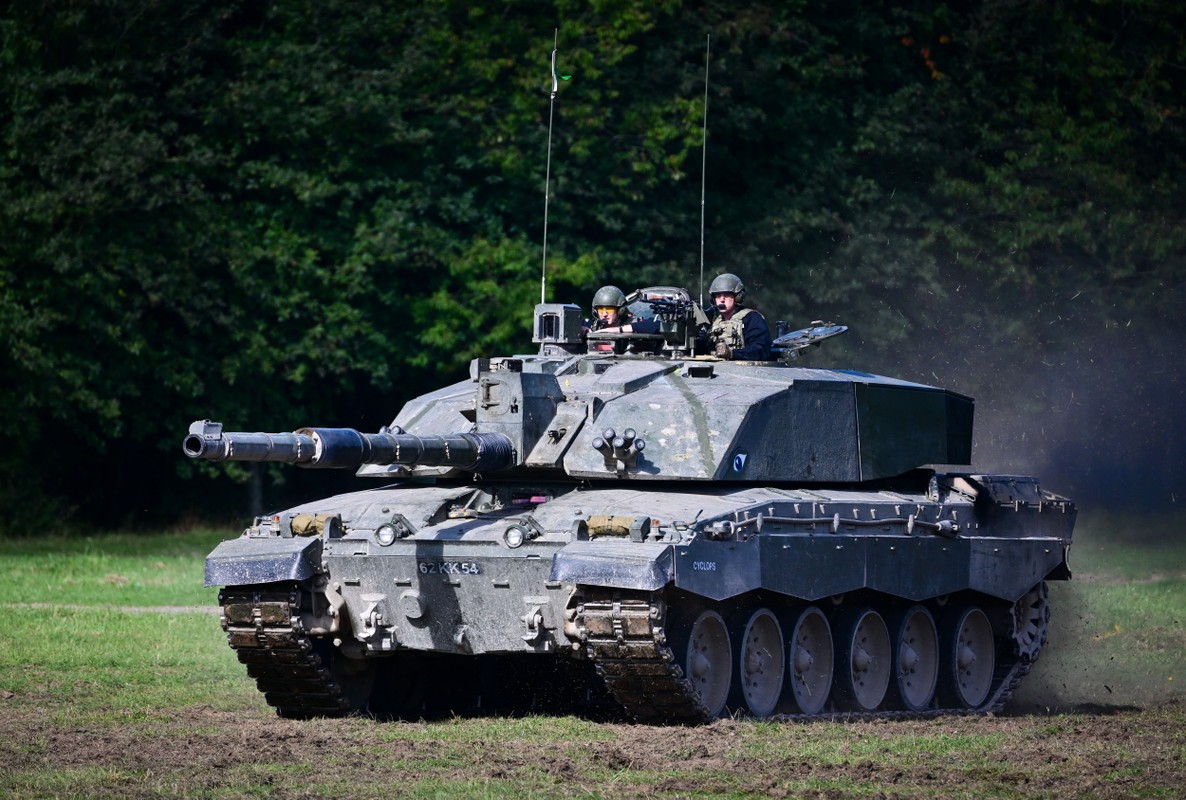 Ukraine deo cho Leopard-2 mot dong “gach” de chong dan xuyen giap-Hinh-10
