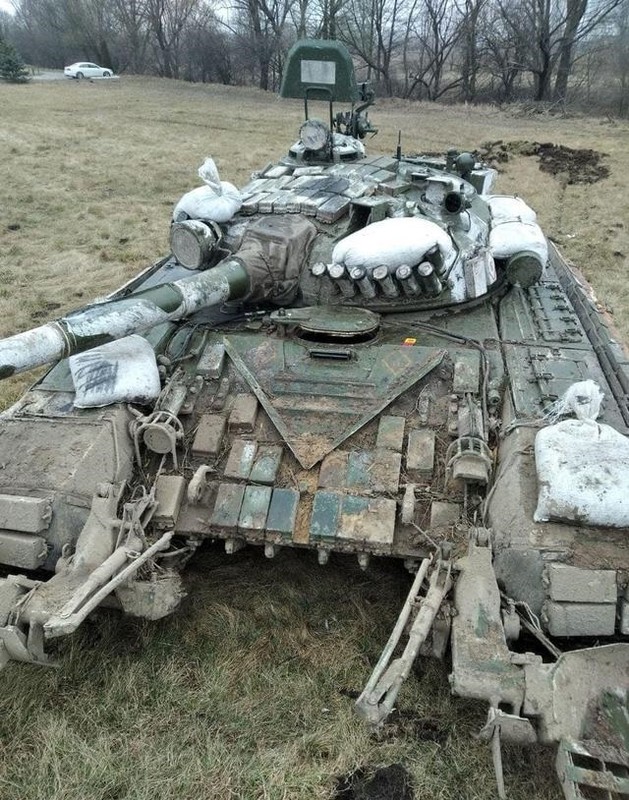 Xe tang T-72 cua Nga thoat chet than ky sau cu danh troi giang-Hinh-11