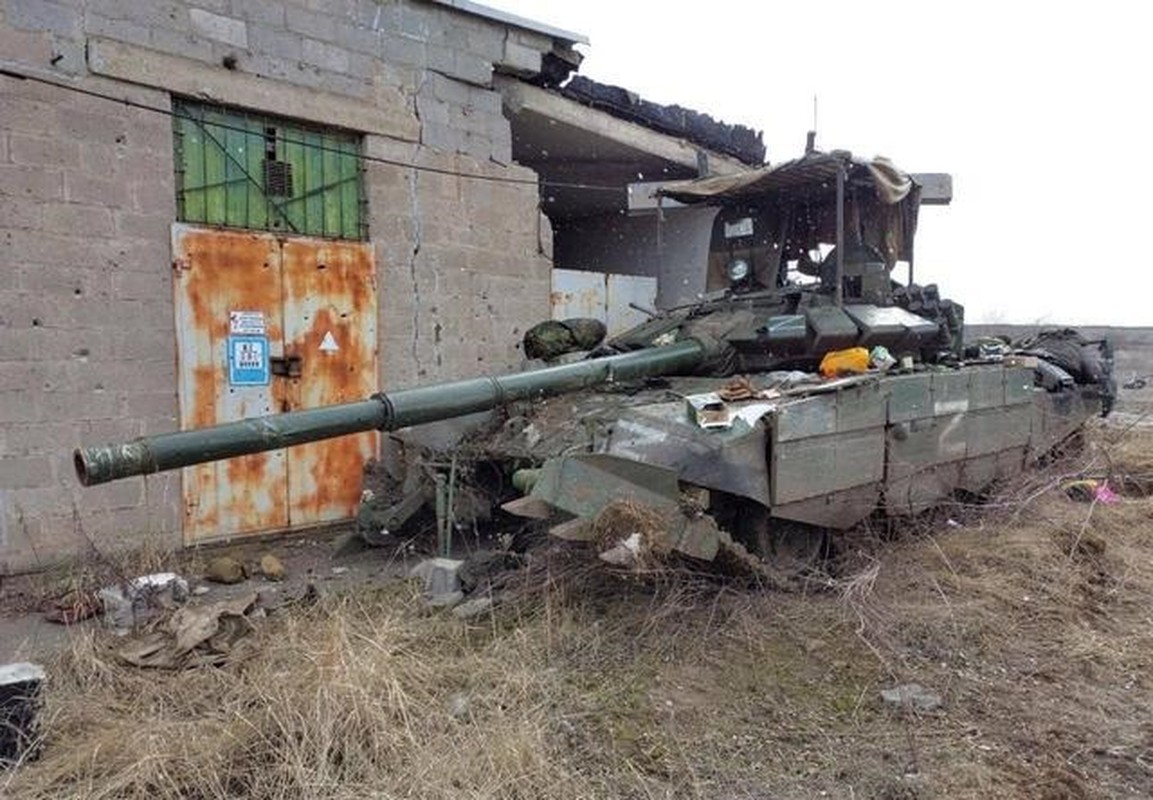 Xe tang T-72 cua Nga thoat chet than ky sau cu danh troi giang-Hinh-12