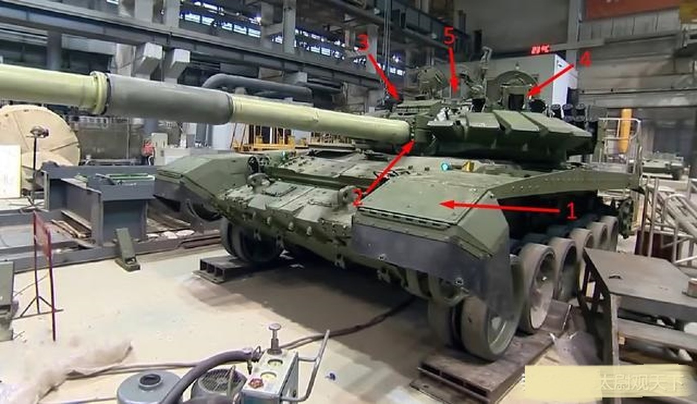 Xe tang T-72 cua Nga thoat chet than ky sau cu danh troi giang-Hinh-16