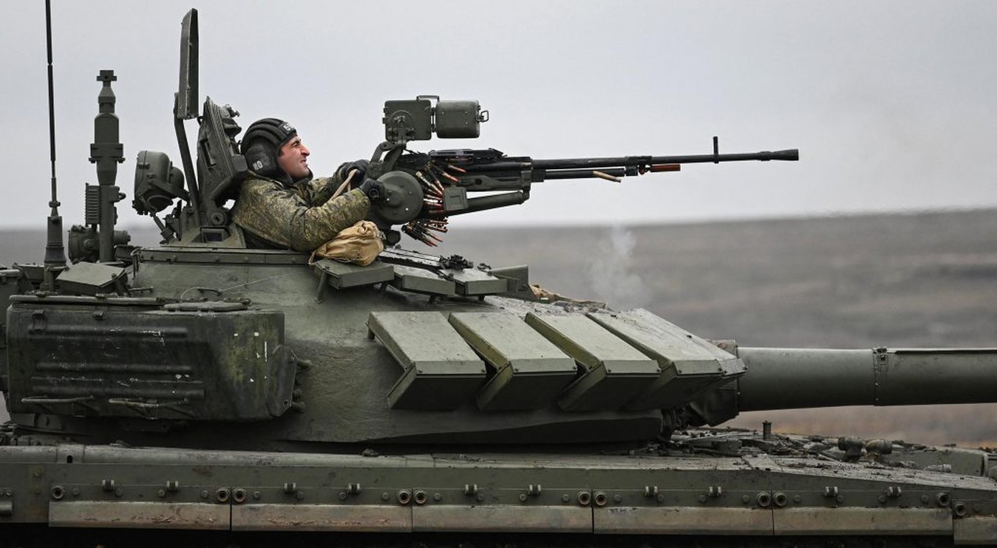 Xe tang T-72 cua Nga thoat chet than ky sau cu danh troi giang-Hinh-17