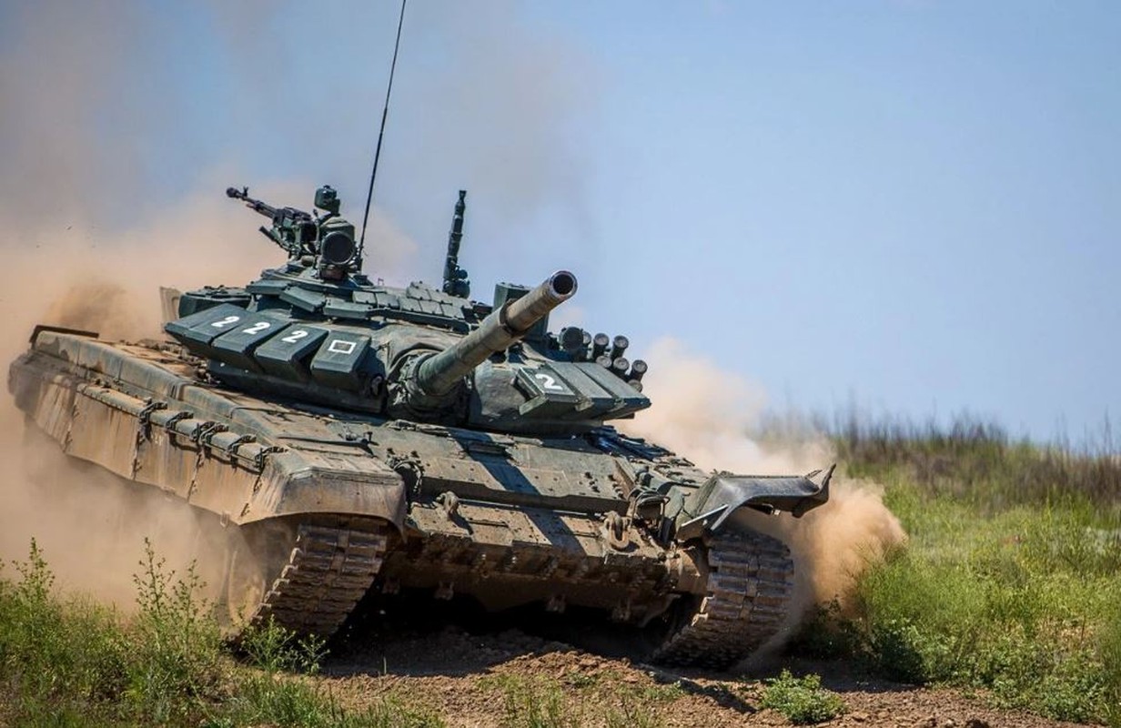 Xe tang T-72 cua Nga thoat chet than ky sau cu danh troi giang-Hinh-5
