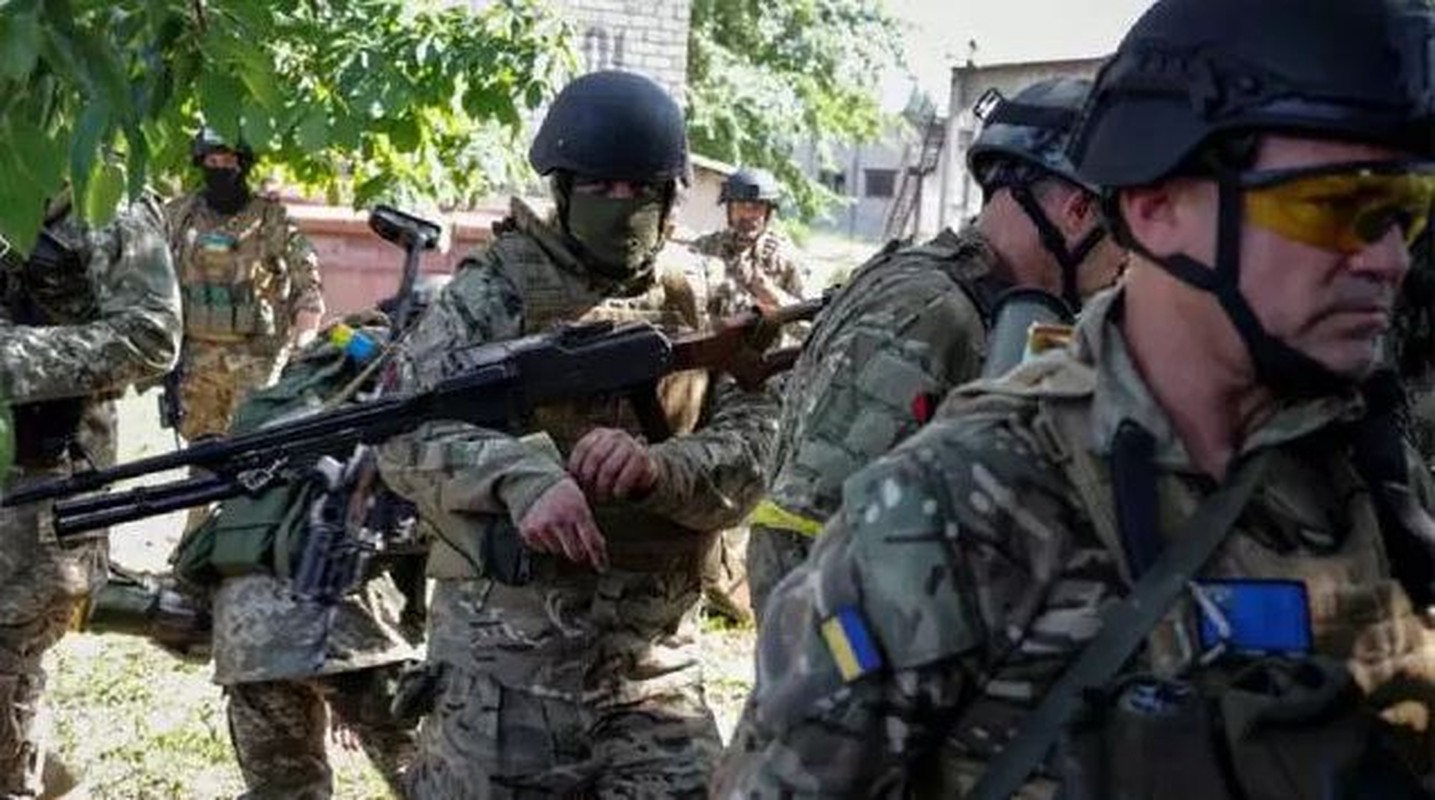 Tieu doan Azov da quay tro lai Bakhmut, quan Ukraine thieu tiep vien-Hinh-14