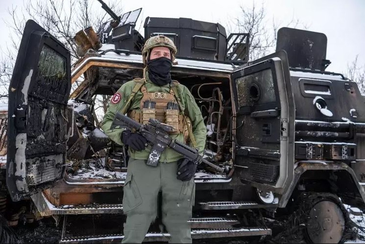 Tieu doan Azov da quay tro lai Bakhmut, quan Ukraine thieu tiep vien-Hinh-9