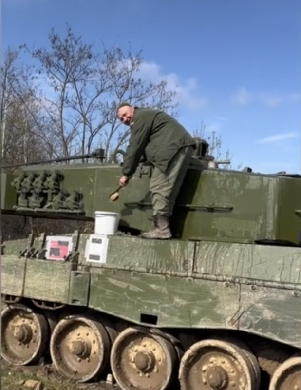 Sieu tang T-90M Proryv sap doi dau Leopard-2 tren chien truong Ukraine-Hinh-17
