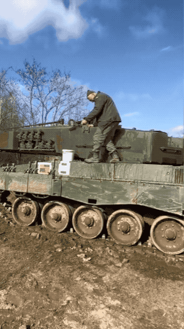 Sieu tang T-90M Proryv sap doi dau Leopard-2 tren chien truong Ukraine-Hinh-3