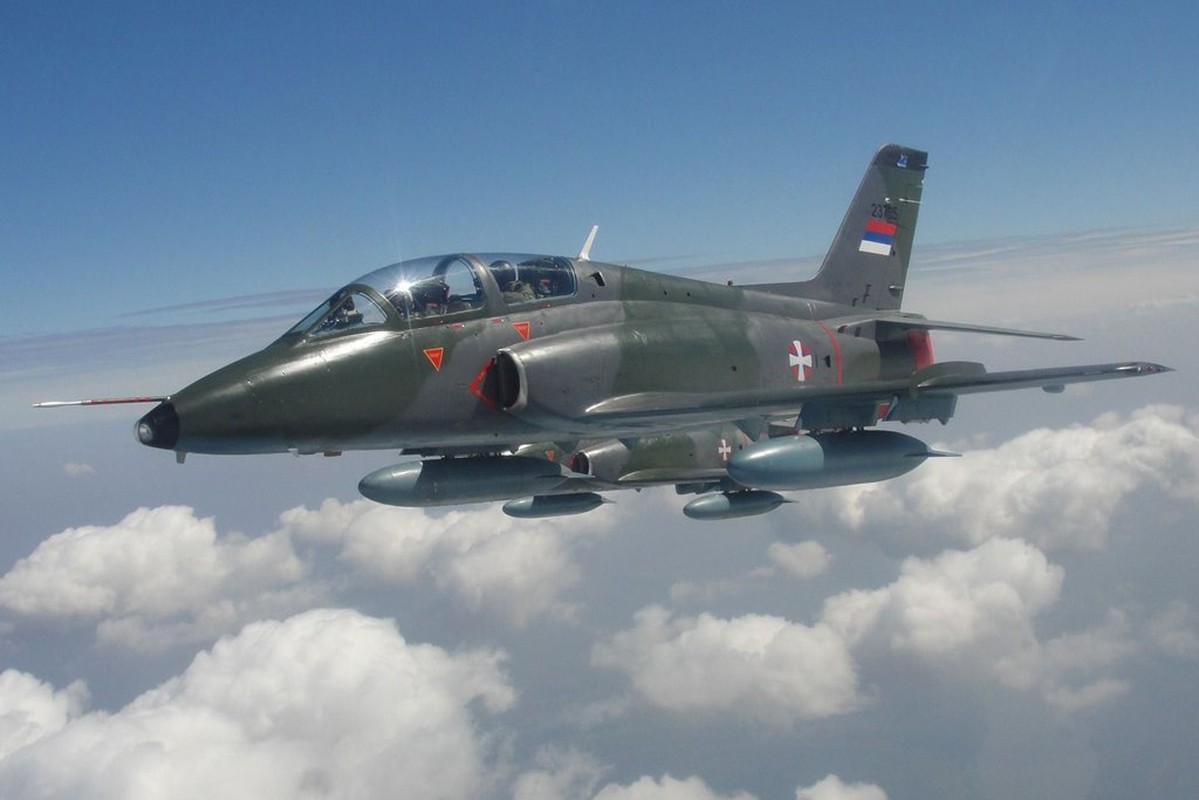 Chien tich “lay lung” cua F-16, tung cuu mang 52 linh dac nhiem Anh-Hinh-16