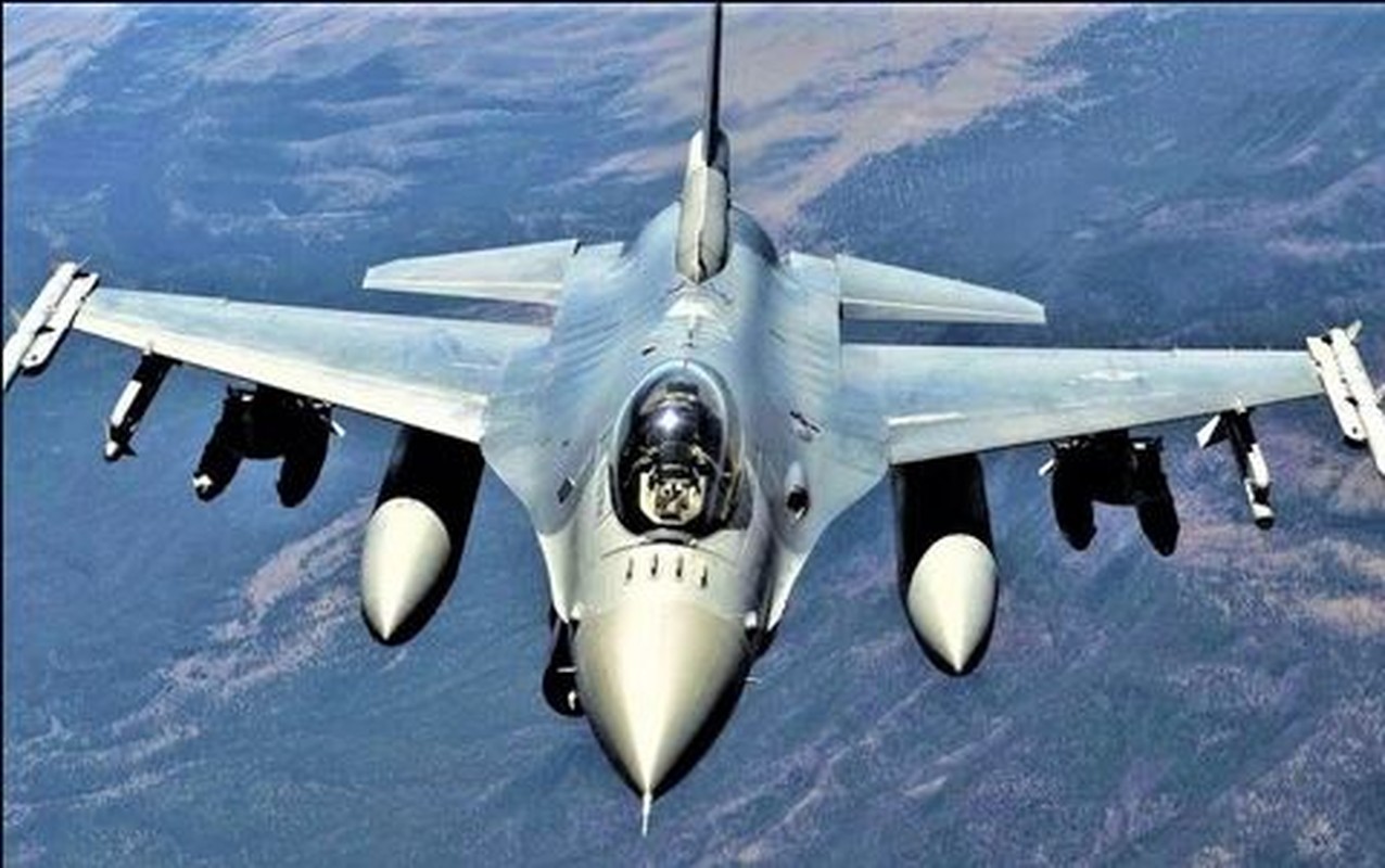 Chien tich “lay lung” cua F-16, tung cuu mang 52 linh dac nhiem Anh-Hinh-8