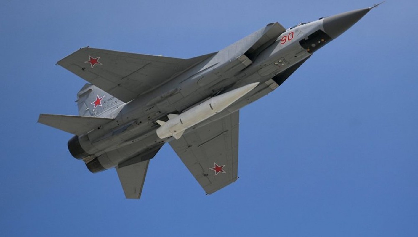 Cap bai trung “sat thu” MiG-31K va ten lua Kinzhal cua Nga-Hinh-14