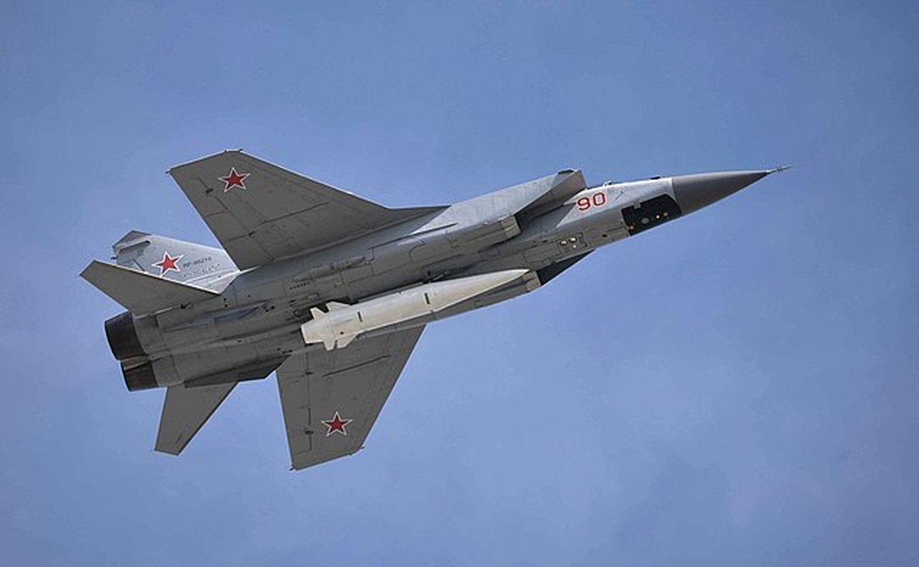 Cap bai trung “sat thu” MiG-31K va ten lua Kinzhal cua Nga-Hinh-4