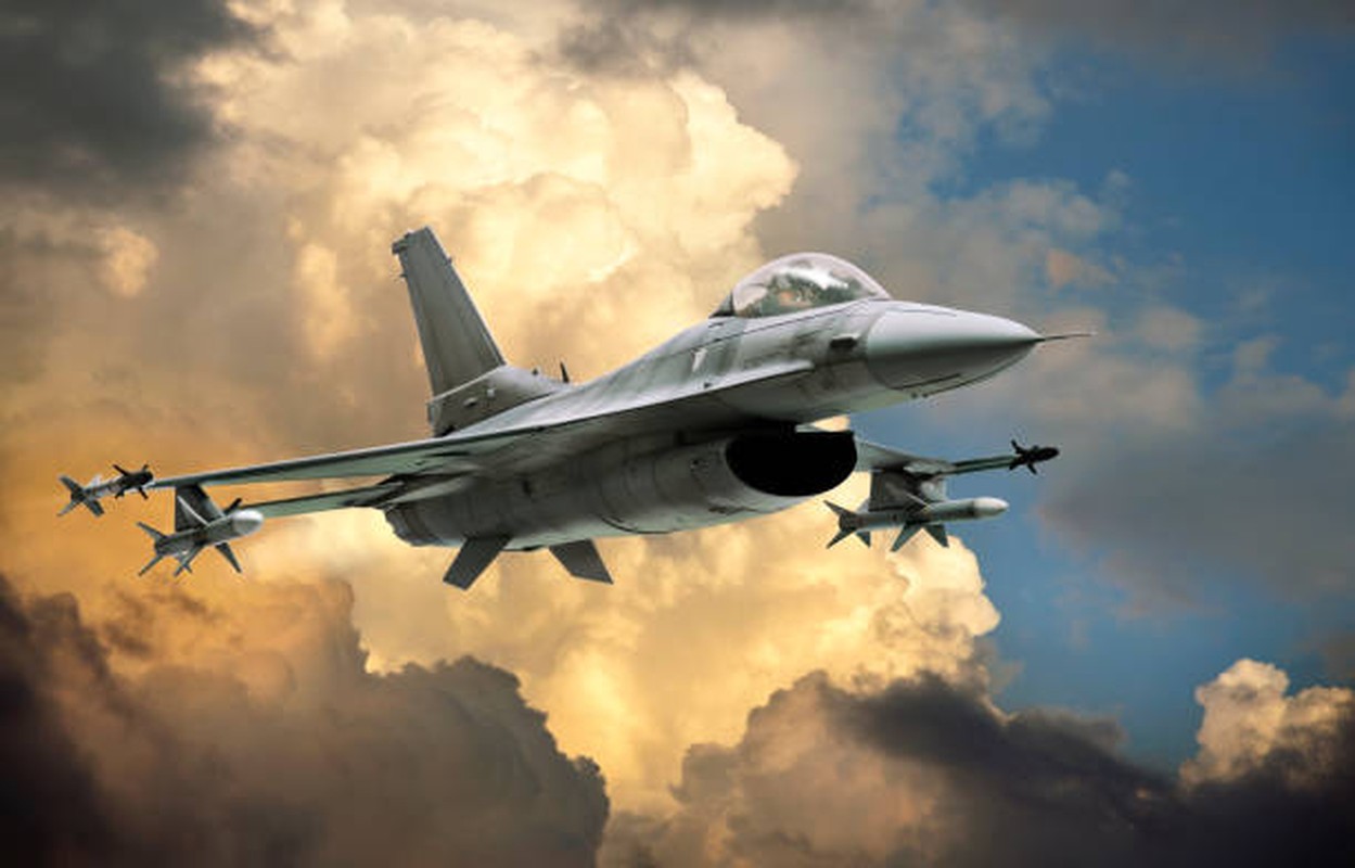 Tiem kich F-16 cho Ukraine: Chi phi van hanh cao khung khiep-Hinh-17