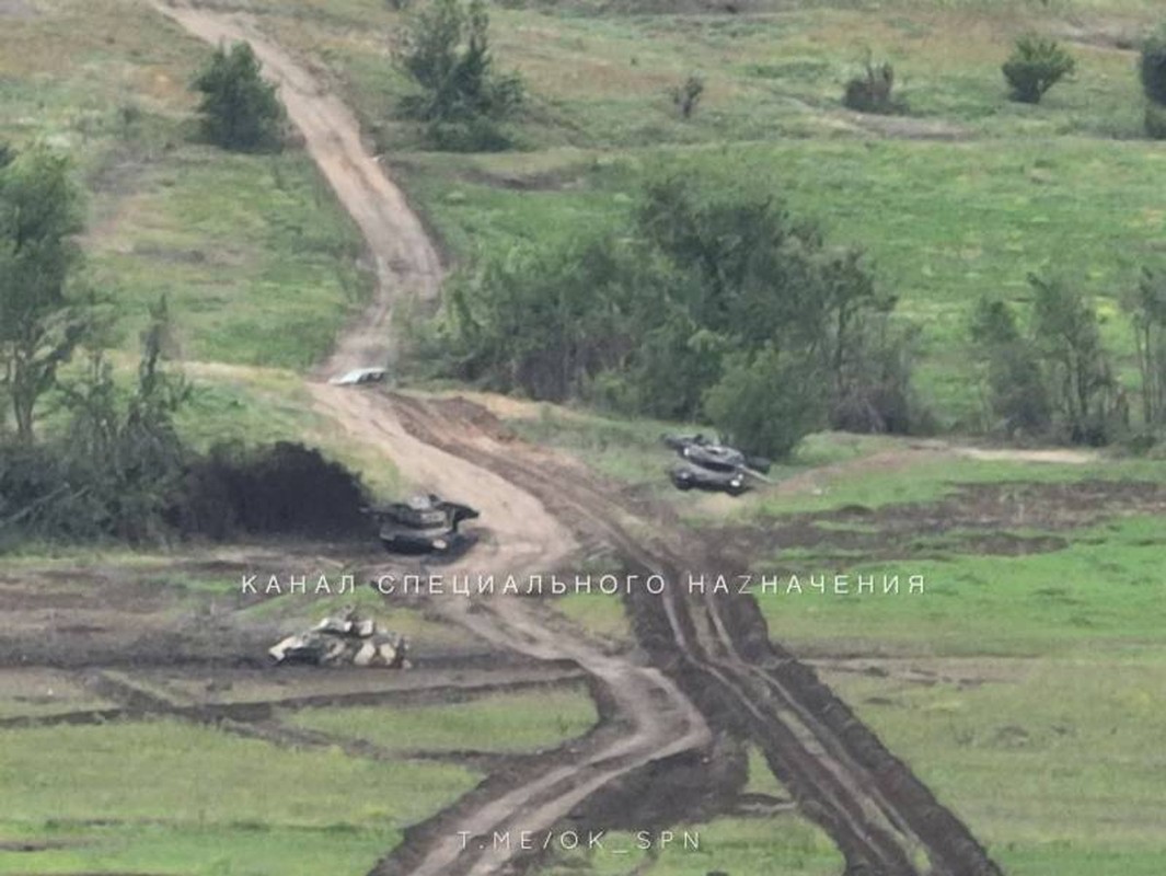 Xe pha min Leopard-2R Phan Lan vien tro cho Ukraine 