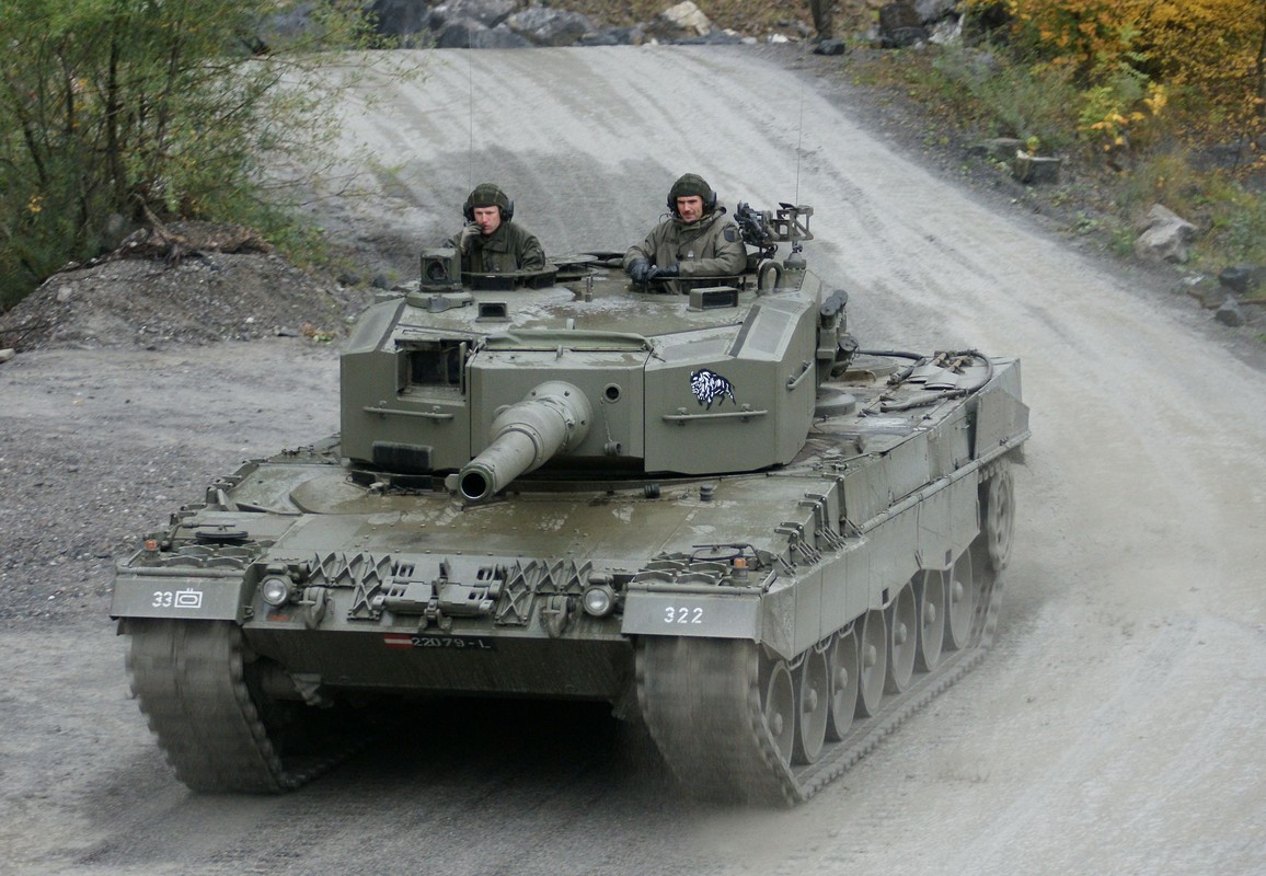 Leopard 2A4 dinh dan chong tang, lo phan giap chi day 20 mm-Hinh-6