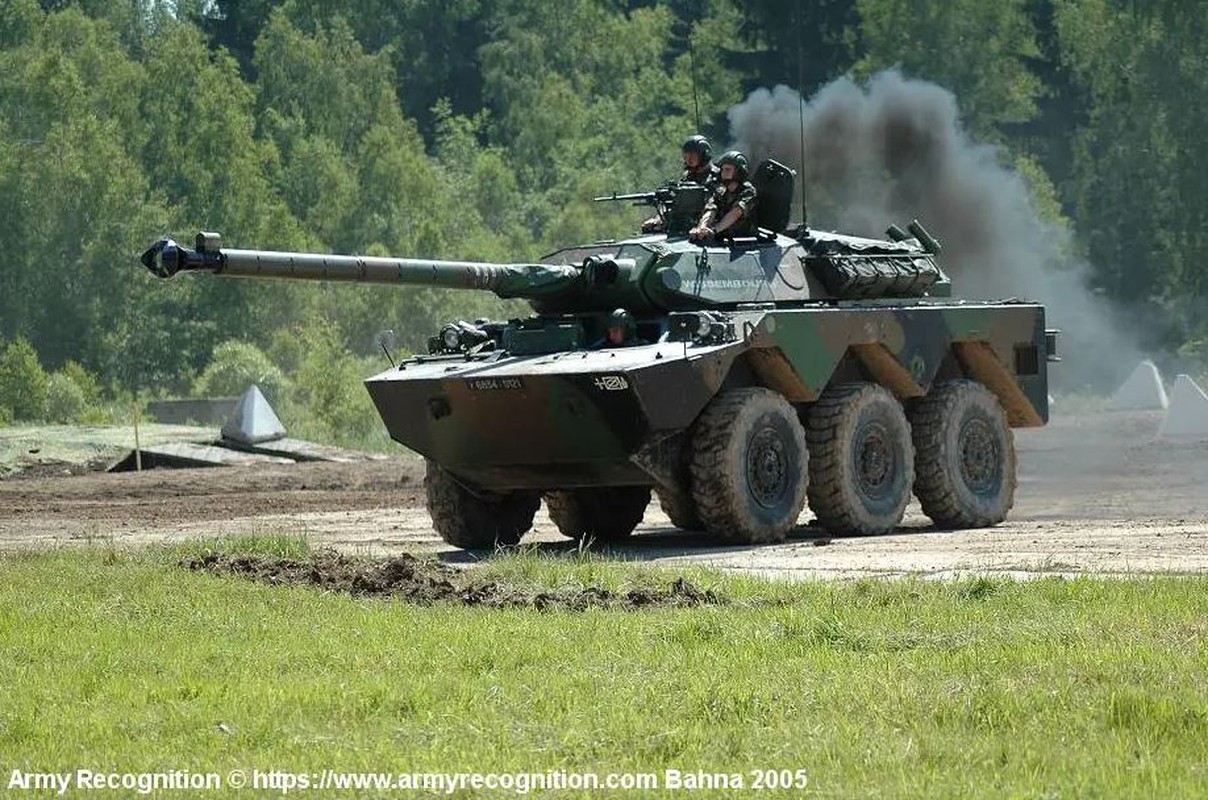 Linh Ukraine: Giap cua xe tang banh lop AMX-10 cua Phap rat mong-Hinh-6