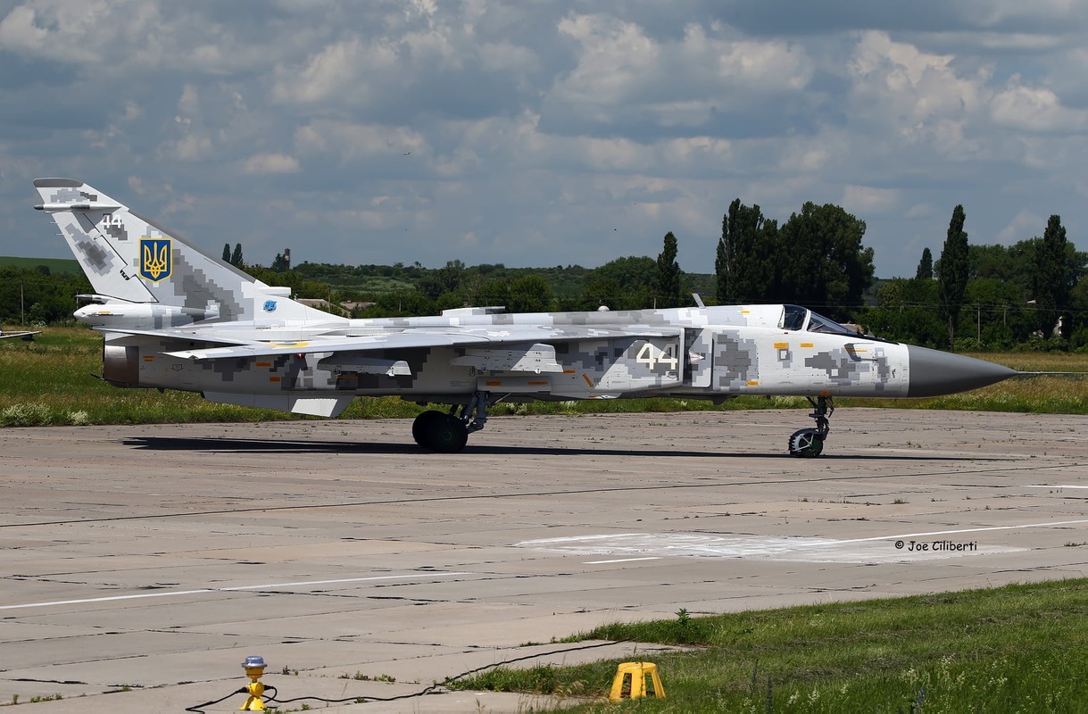 Cuong kich Su-24 cua Ukraine tro thanh “cai gai trong mat” quan doi Nga-Hinh-12