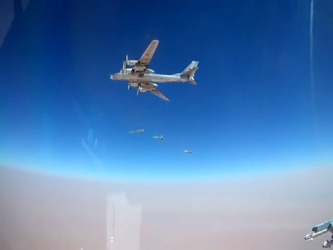 Cuong kich Su-24 cua Ukraine tro thanh “cai gai trong mat” quan doi Nga-Hinh-14