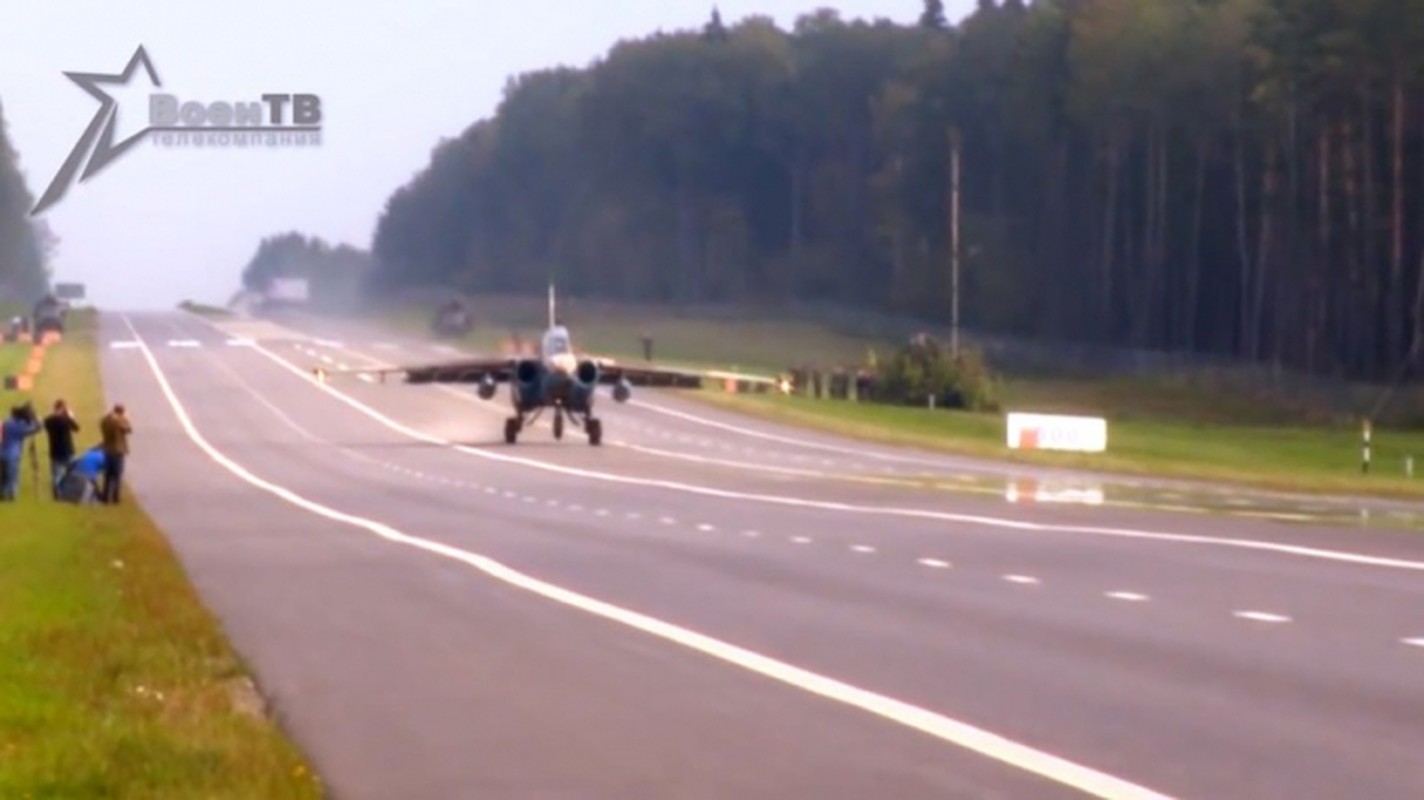 Cuong kich Su-24 cua Ukraine tro thanh “cai gai trong mat” quan doi Nga-Hinh-18