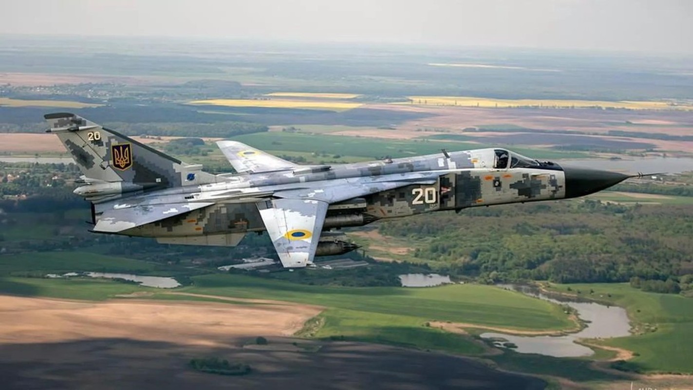 Cuong kich Su-24 cua Ukraine tro thanh “cai gai trong mat” quan doi Nga-Hinh-24