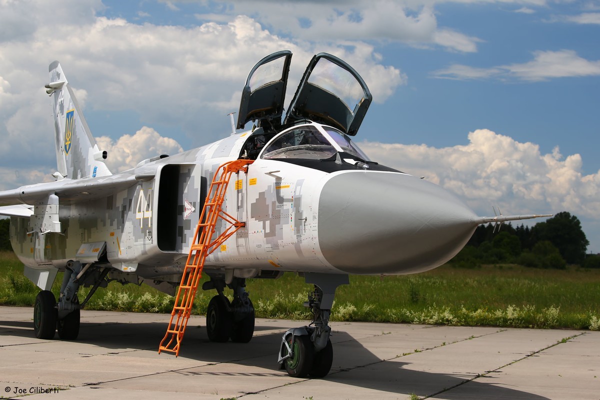 Cuong kich Su-24 cua Ukraine tro thanh “cai gai trong mat” quan doi Nga-Hinh-3