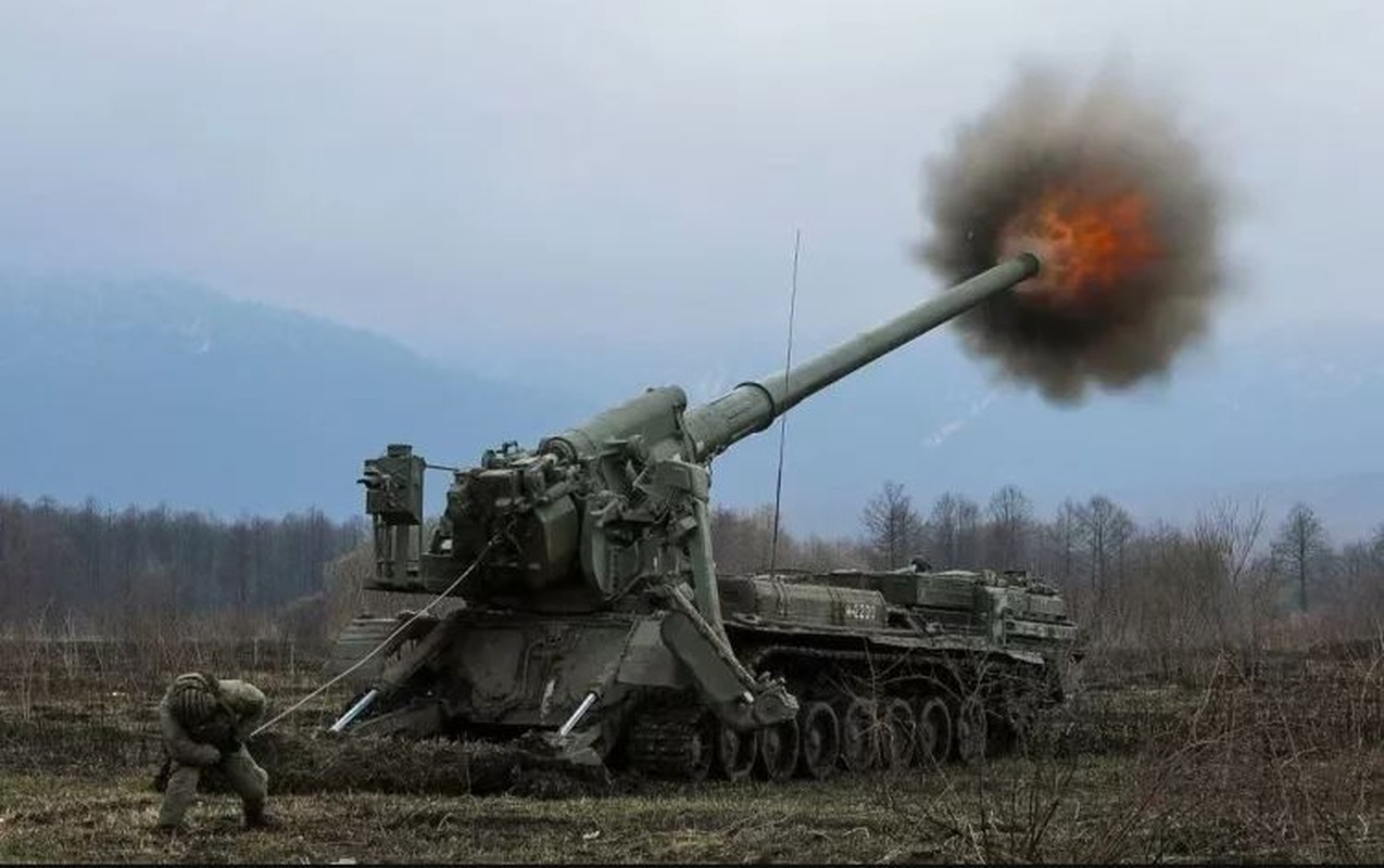 “Sieu phao” 203mm cua Ukraine no tung khi vua khai hoa-Hinh-12