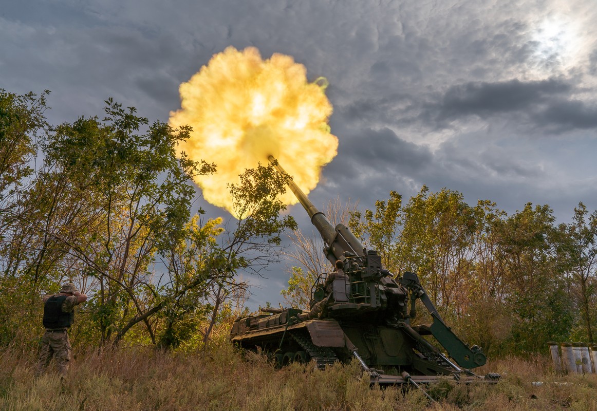 “Sieu phao” 203mm cua Ukraine no tung khi vua khai hoa-Hinh-13