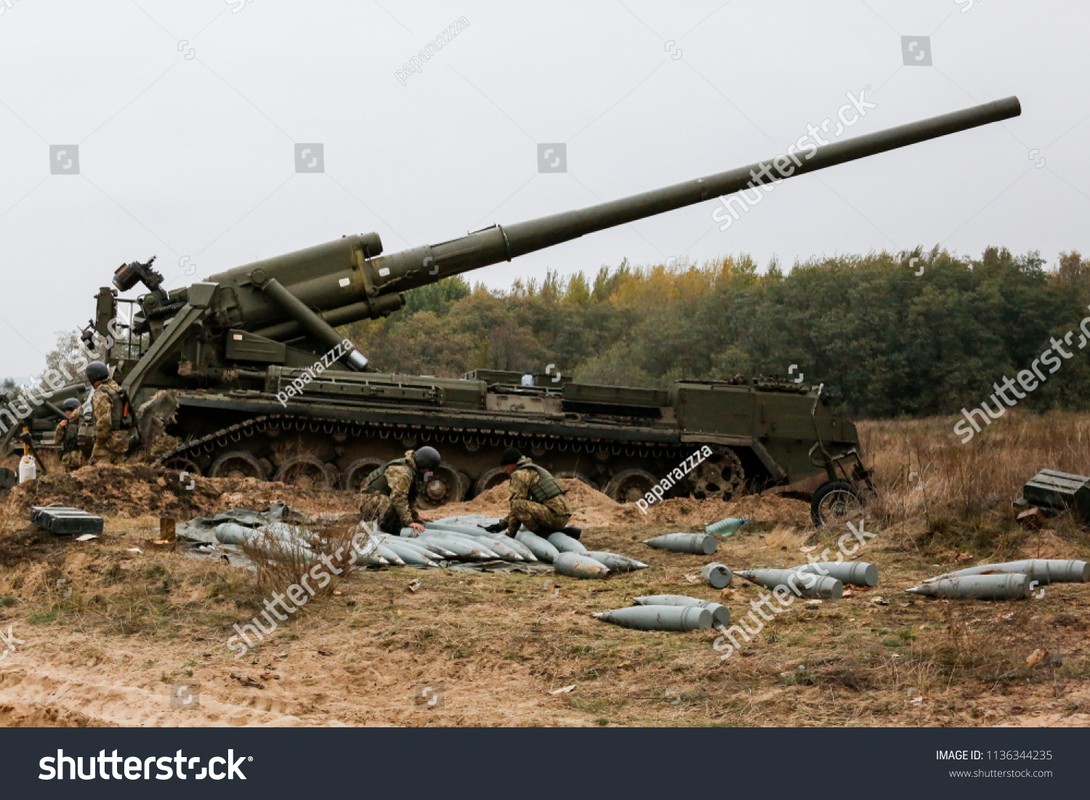 “Sieu phao” 203mm cua Ukraine no tung khi vua khai hoa-Hinh-14