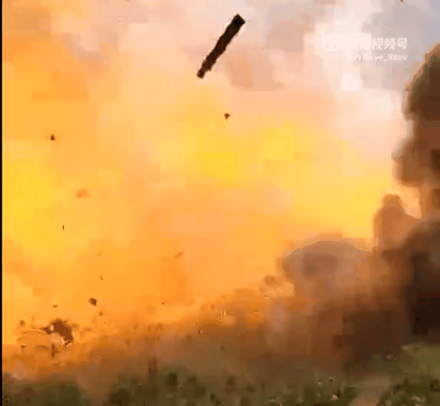 “Sieu phao” 203mm cua Ukraine no tung khi vua khai hoa-Hinh-2