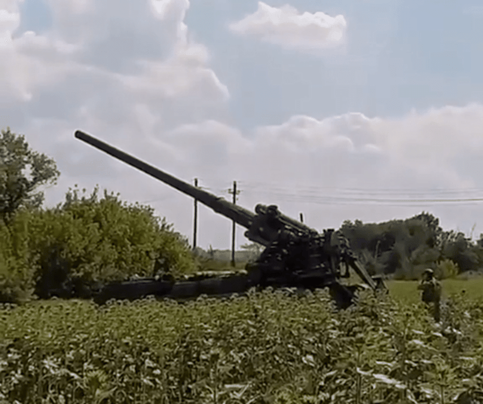 “Sieu phao” 203mm cua Ukraine no tung khi vua khai hoa